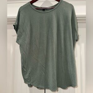🌟 3/$25 Bundle Item 🌟Buffalo David Bitton Green Soft Crewneck Top size Small
